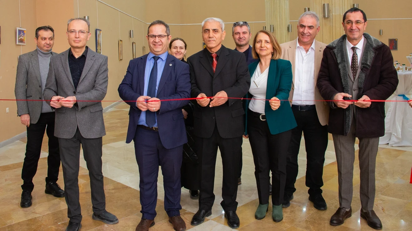 Selçuk Üniversitesinde “Topraktan Sanata” konulu sergi açıldı